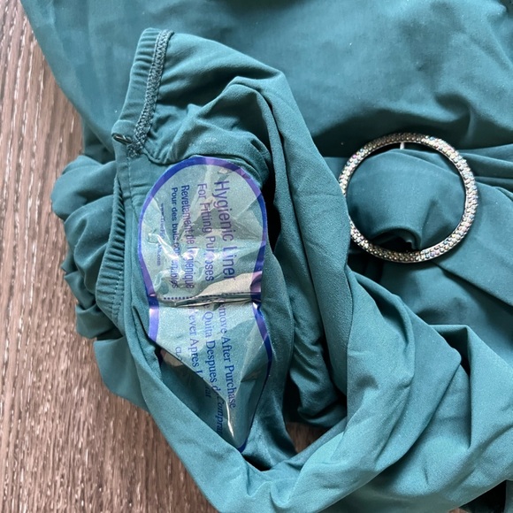 NEW Miraclesuit Amoressa Oil Slick Getty One Piece Swimsuit in Forest - size 6​​ - Picture 9 of 9